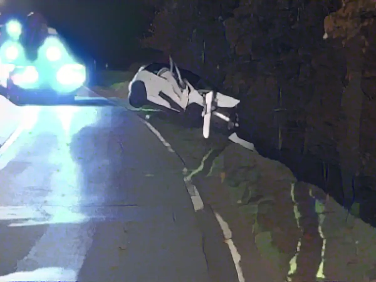 Three people die on a country road