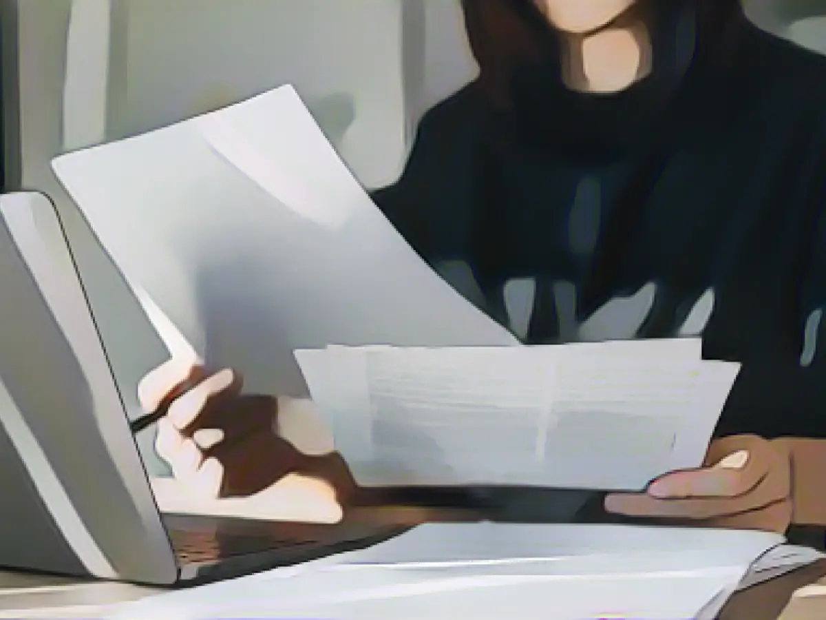 Deductibles, couple rates, basic cover: how you can save money on insurance