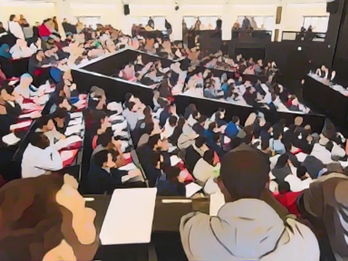 Help for refugee researchers and students extended