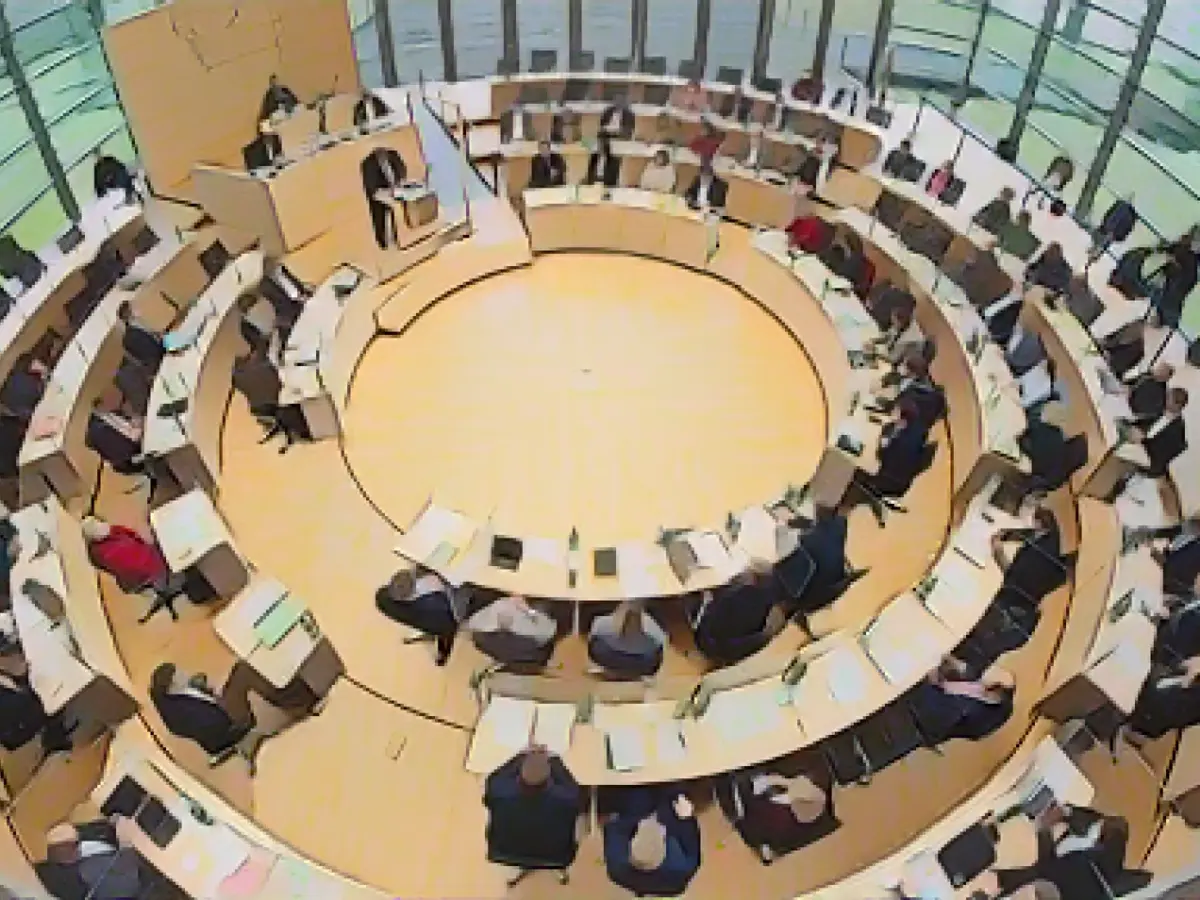 State parliament: Daycare centers and police task force