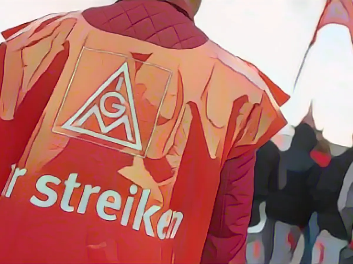 Steelworkers in Bremen and Salzgitter go on warning strike