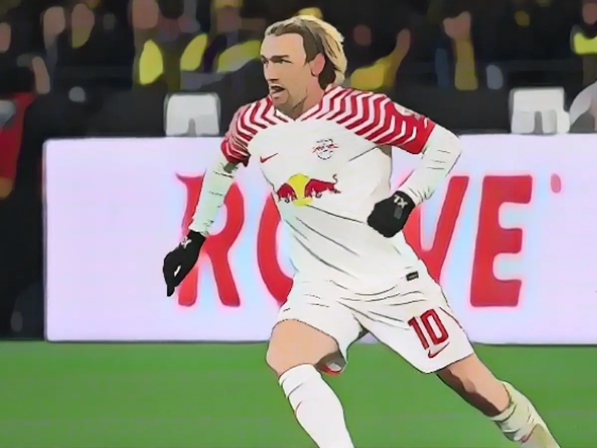 Rasenballsport bows to "absolute legend"