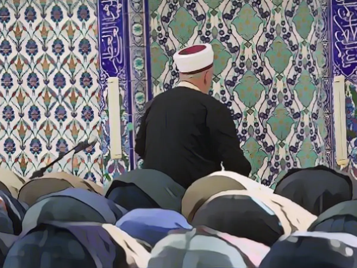 The posting of state-employed Turkish imams to Germany should be ended