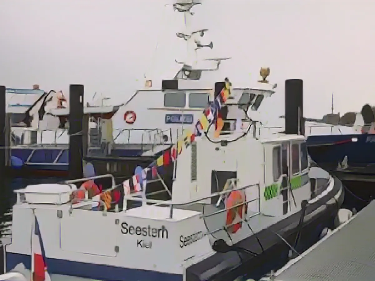 Water police patrol boat "Seestern" christened