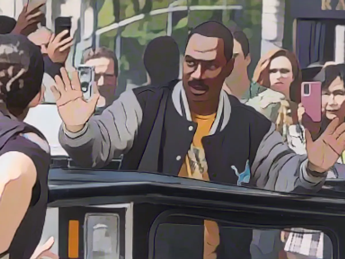 Eddie Murphy becomes a chaos detective again