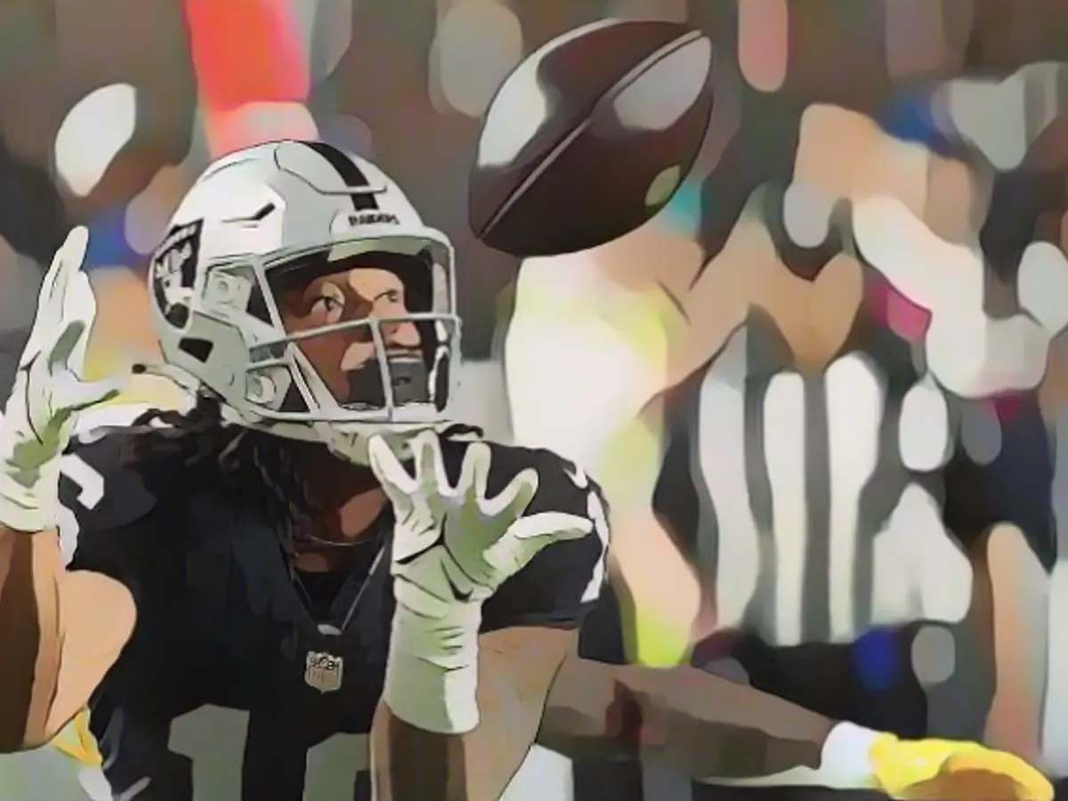 Incredible Raiders show no mercy to Chargers