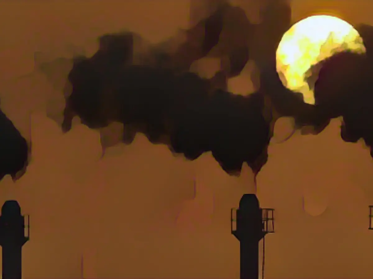 Bundestag approves higher CO2 price for refueling and heating from 2024