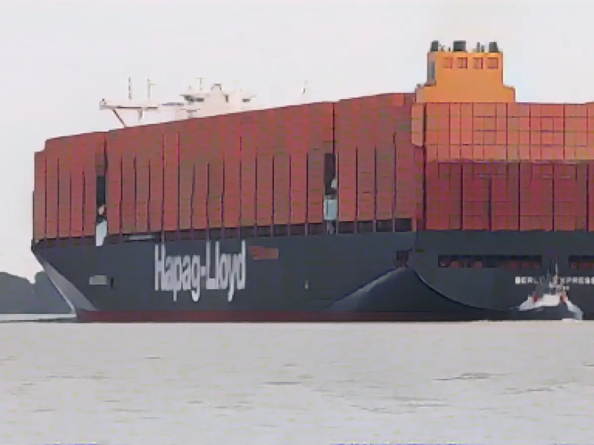 Hapag-Lloyd freighter fired upon in the Red Sea