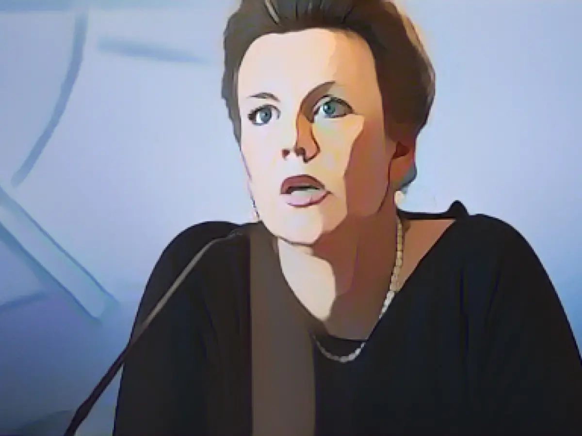 Culture Minister warns against manipulation on social media