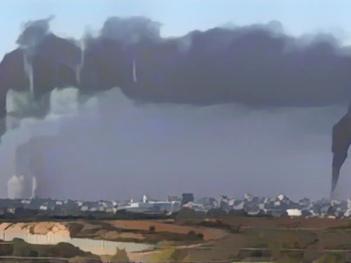 Israel continues military offensive in Gaza Strip despite calls for restraint