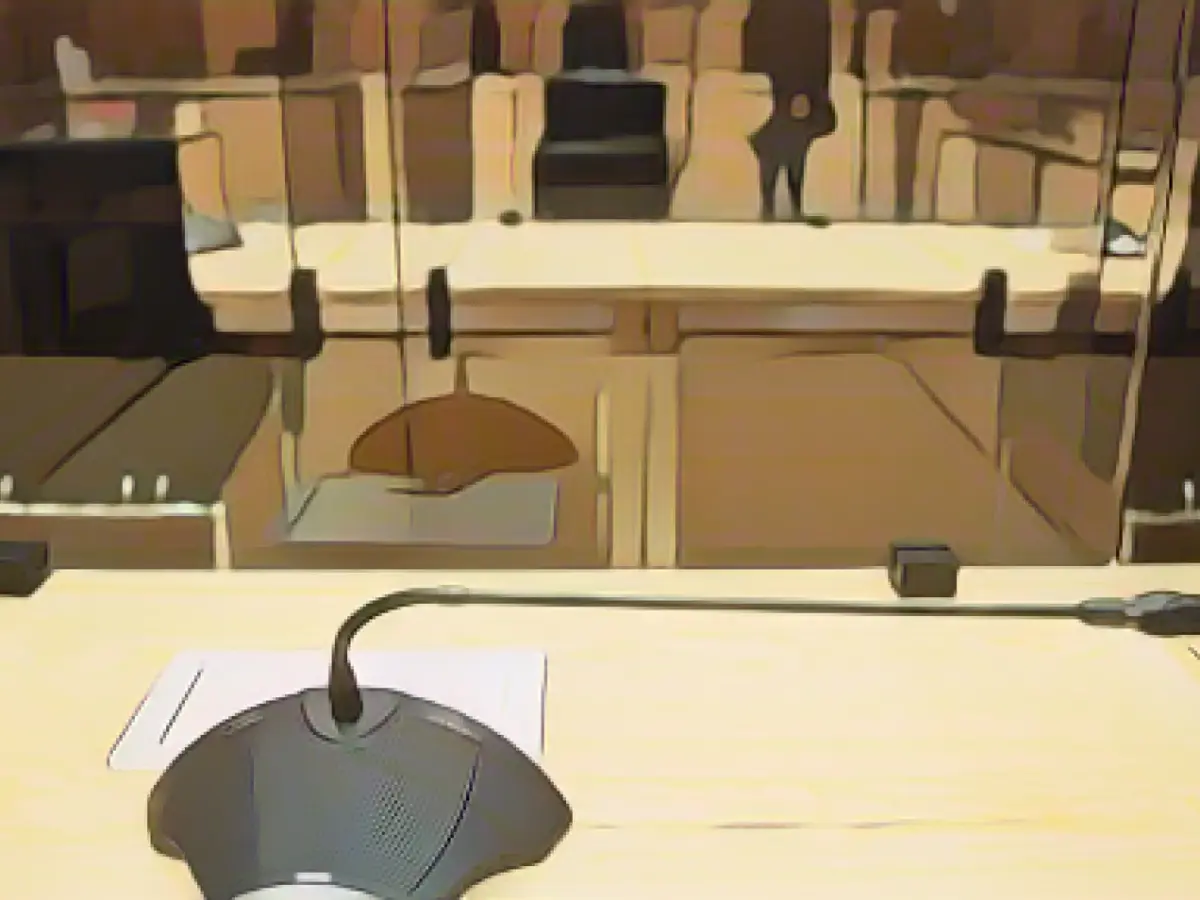 Trial: Woman allegedly set thugs on ex-boyfriend