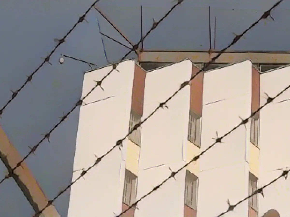 Dispute over new prison building has repercussions in court