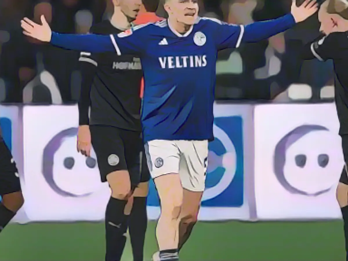 Schalke miss out on third win in a row against Greuther Fürth