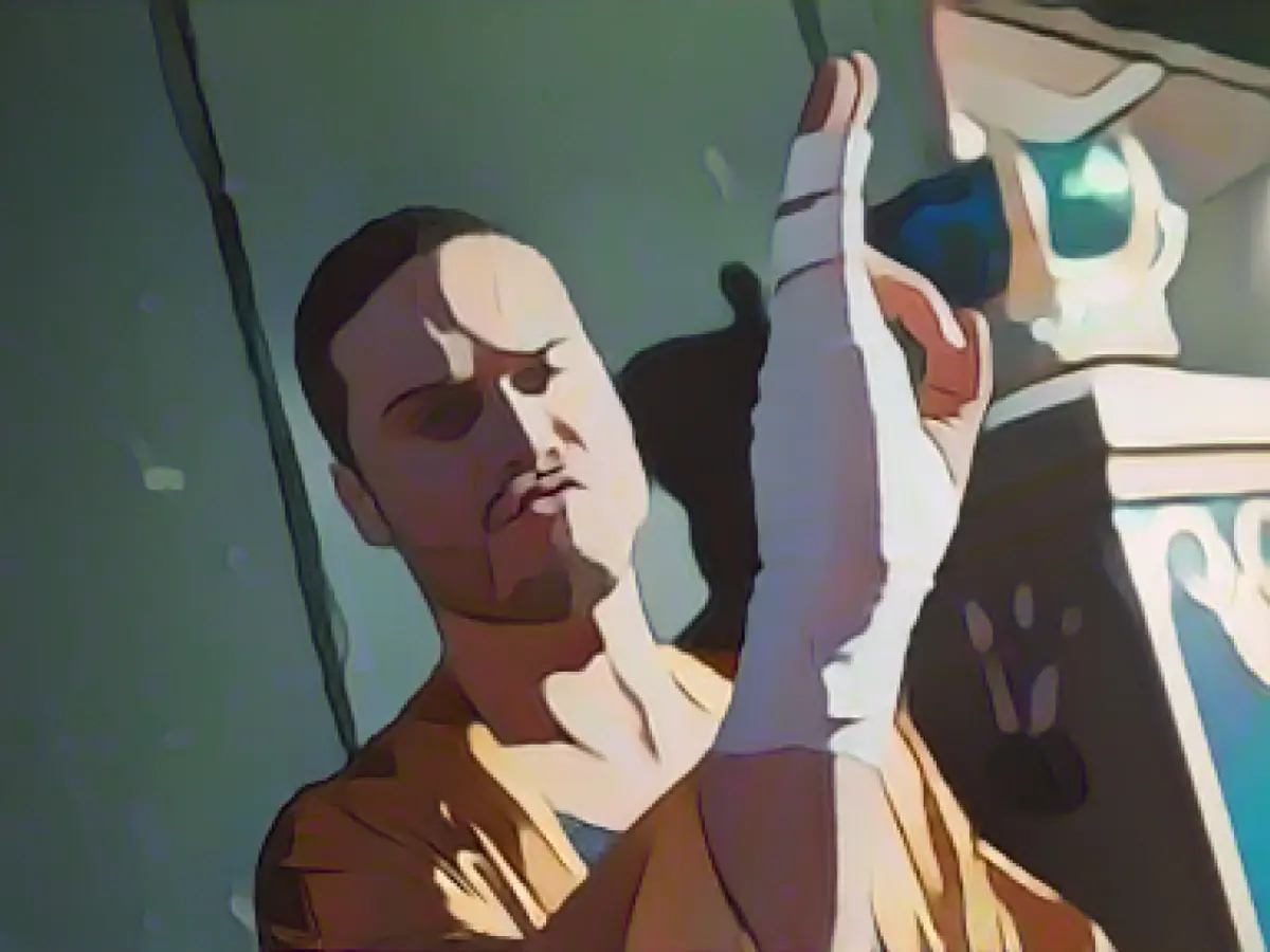 He carries on despite a broken hand