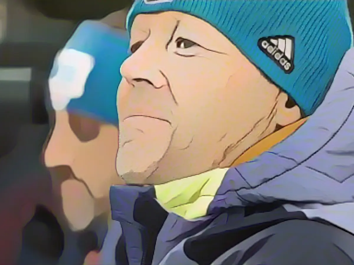 Biathlon bet: Naked to the container