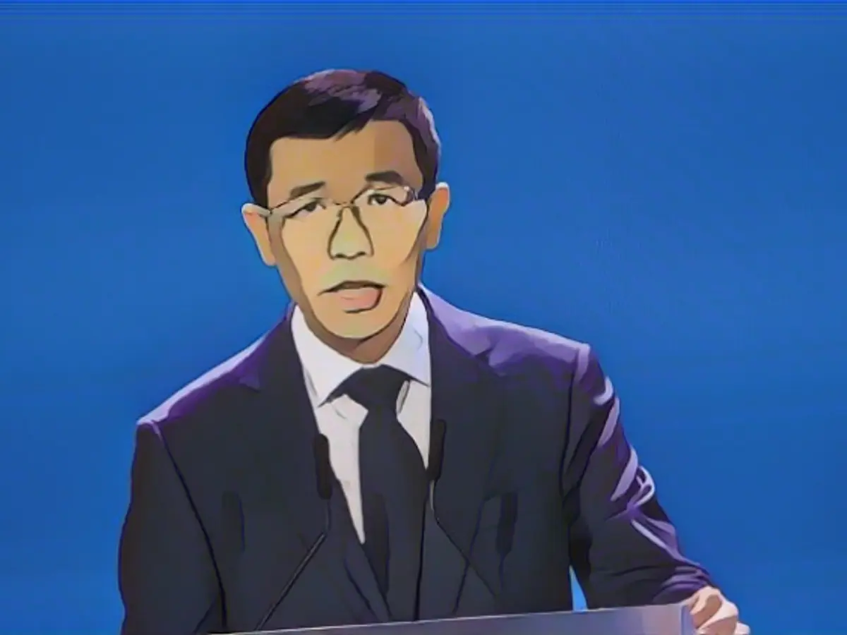 China mourns the death of billionaire Tang Xiao'ou