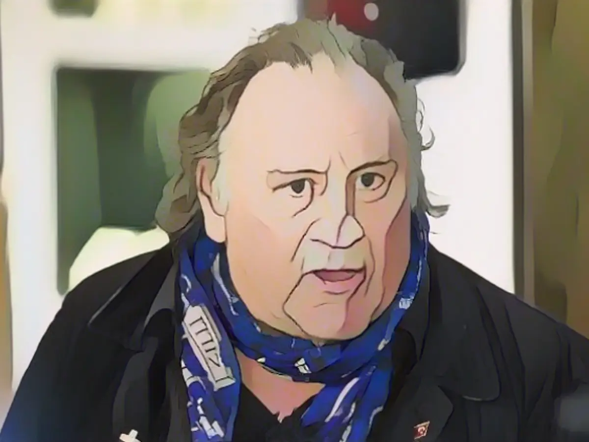 Gérard Depardieu avoids expulsion from the Legion of Honor