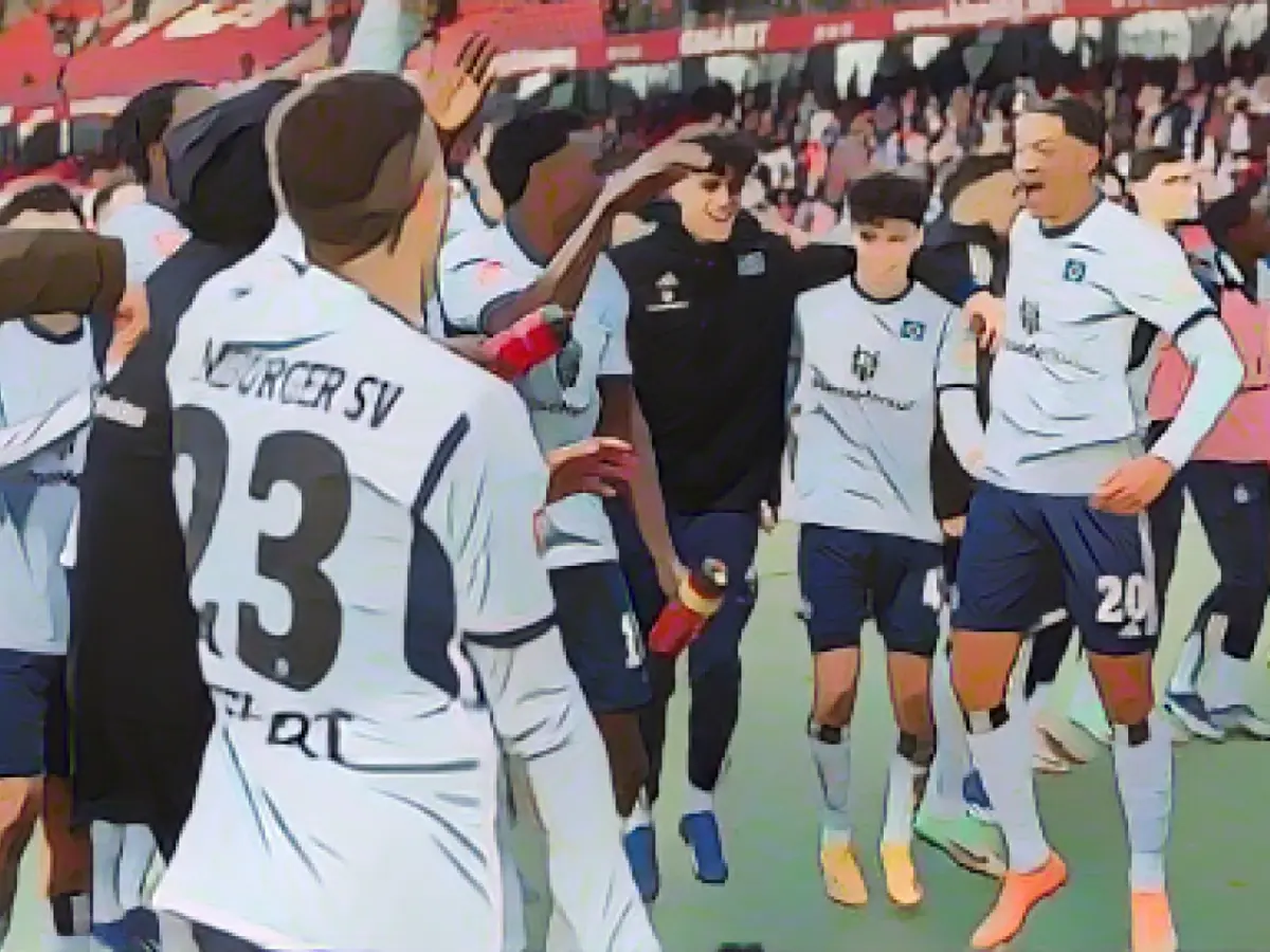 HSV coach Walter celebrates a lucky win in Nuremberg