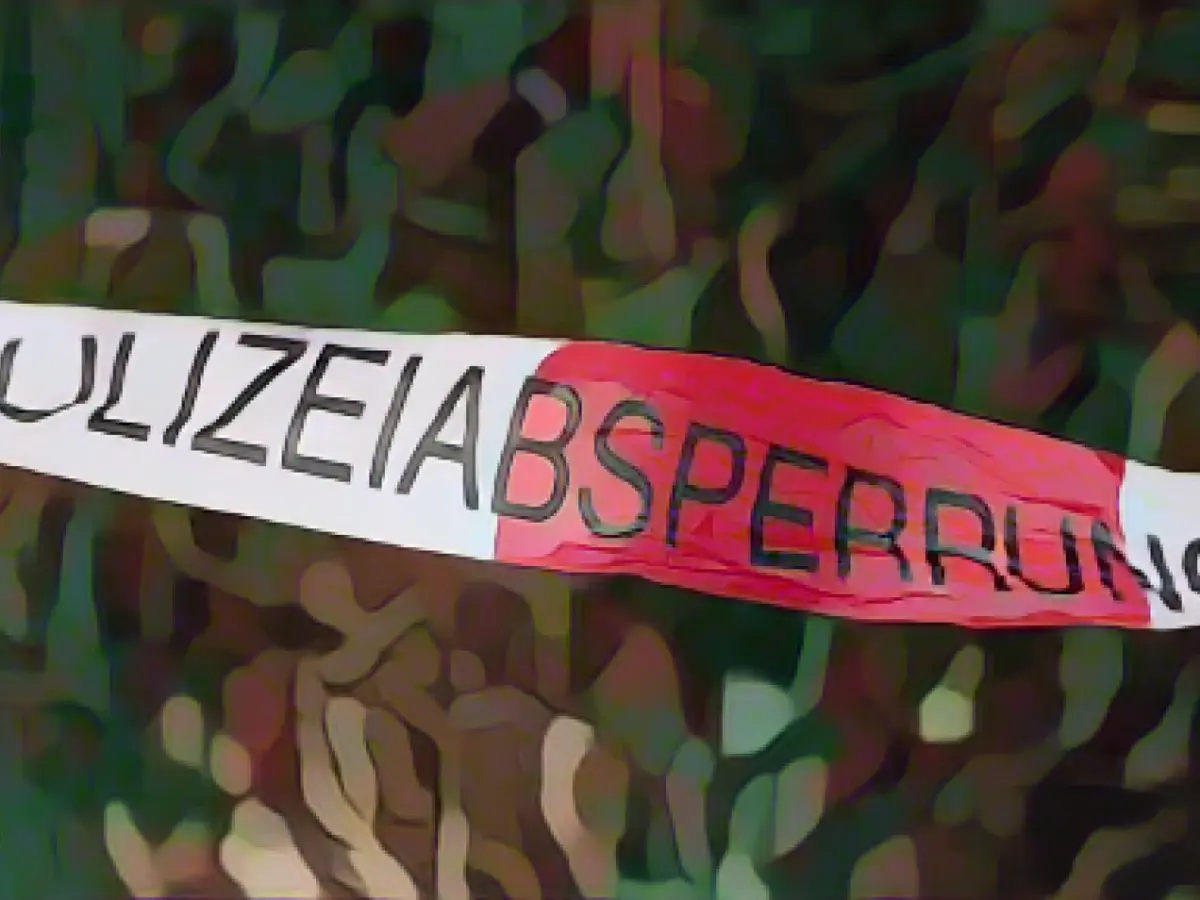 Man shot in bar - suspect at large