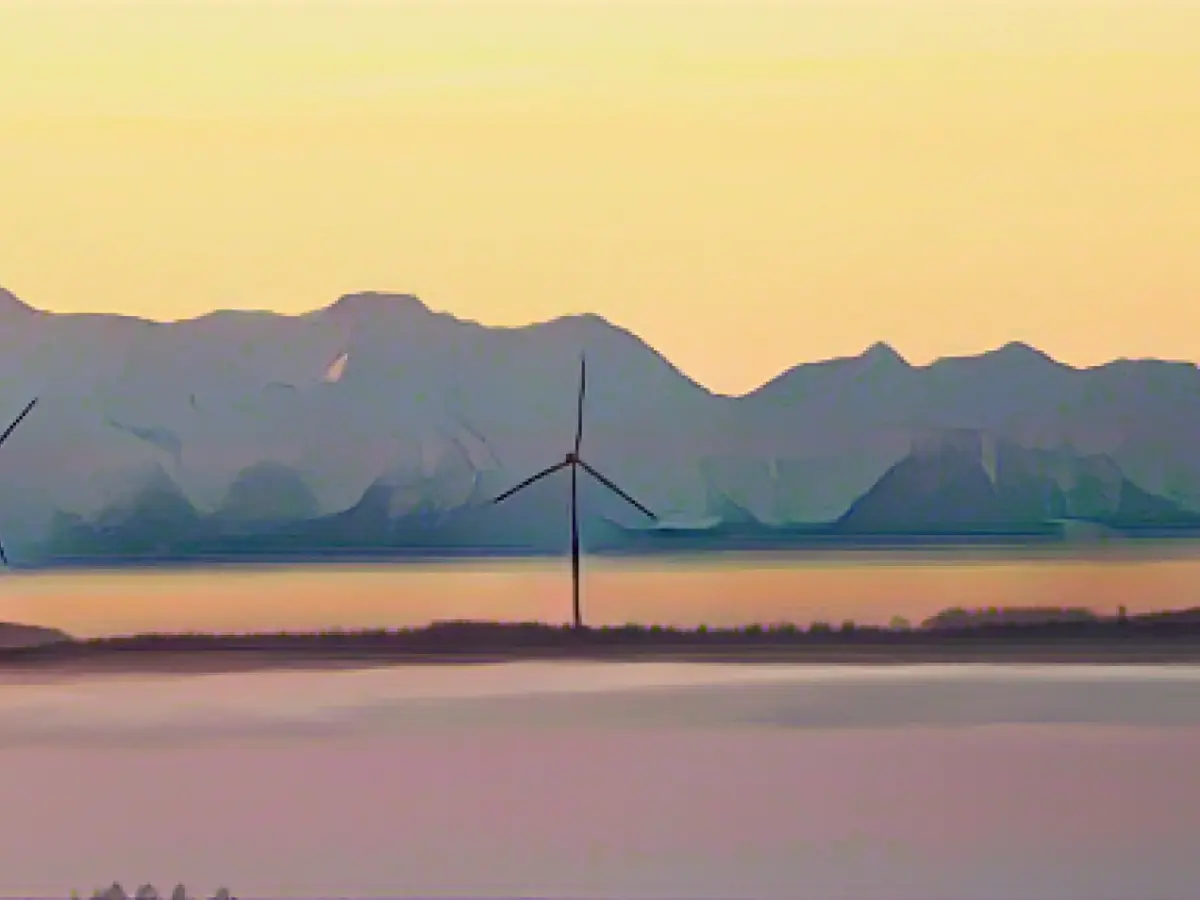 Cloudy weather in the north, sunshine in the south