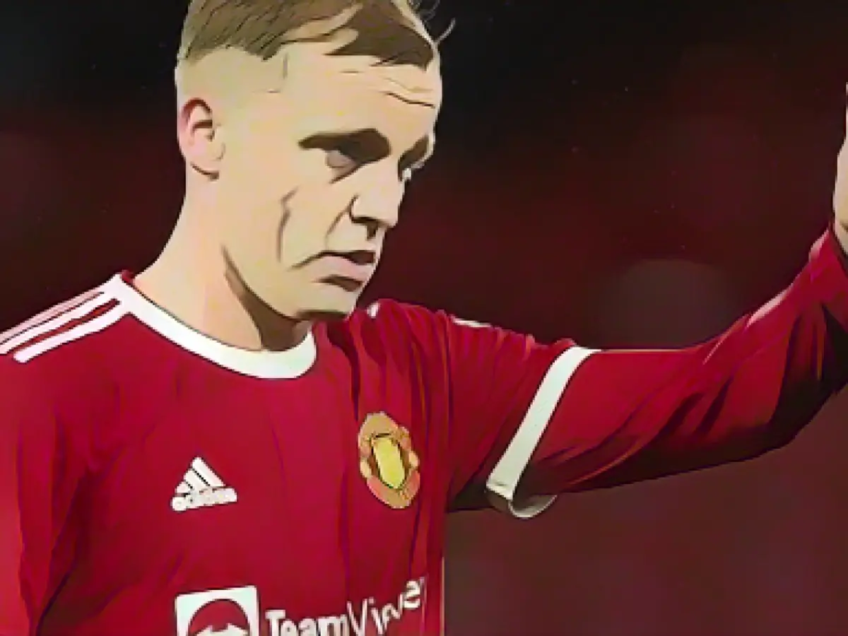 Toppmöller comments on speculation about van de Beek