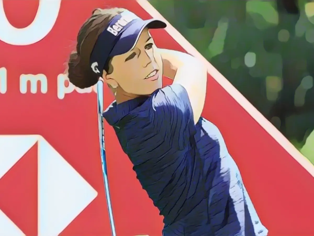 Georgia Hall: Golfer on bag with her boyfriend