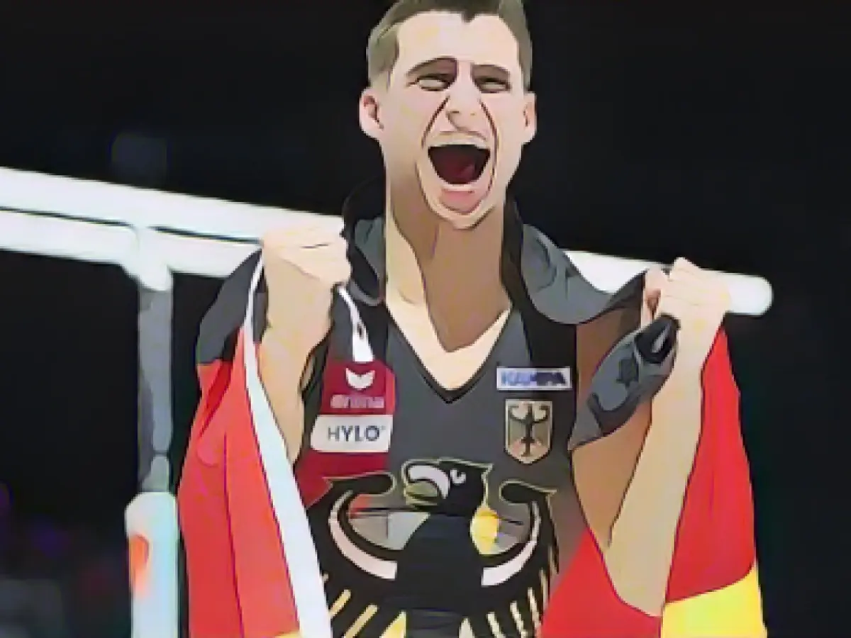 Dauser, Wick and gold basketball players honored at gala