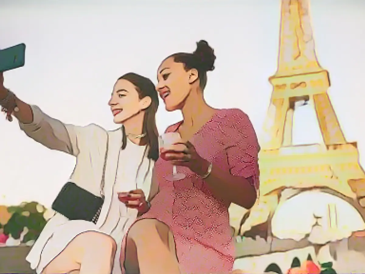 Parisian bar becomes a viral hit - now the owners are desperate to get rid of the Tiktokers again