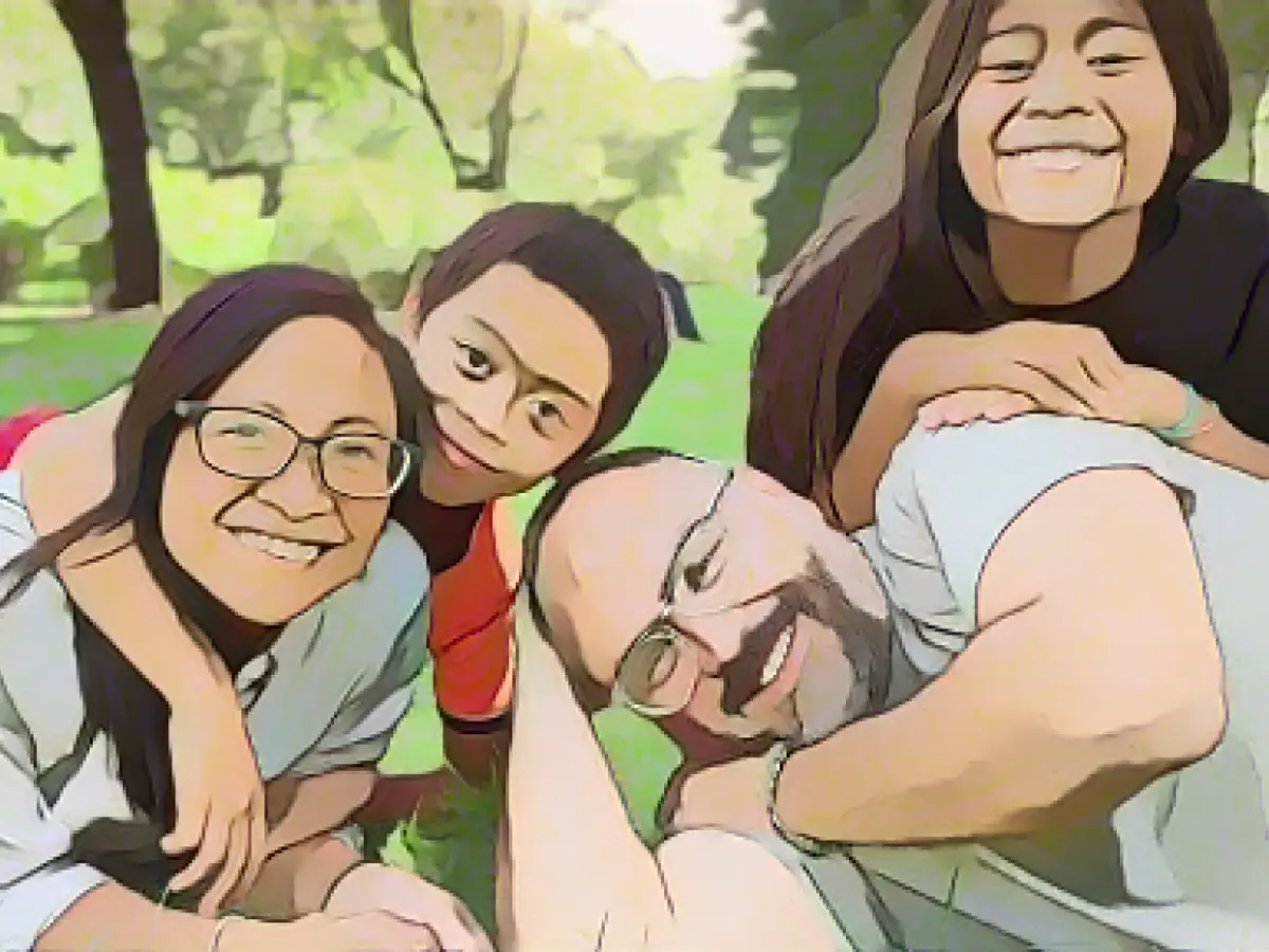 Backpacker parents educate their children at home