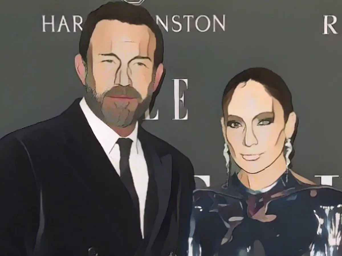 Bennifer invite you to a big Christmas party