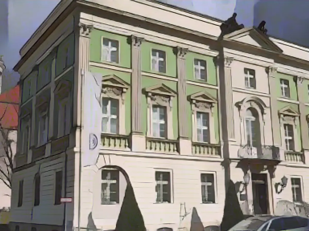 Aquarium opening: Natural History Museum welcomes the crowds