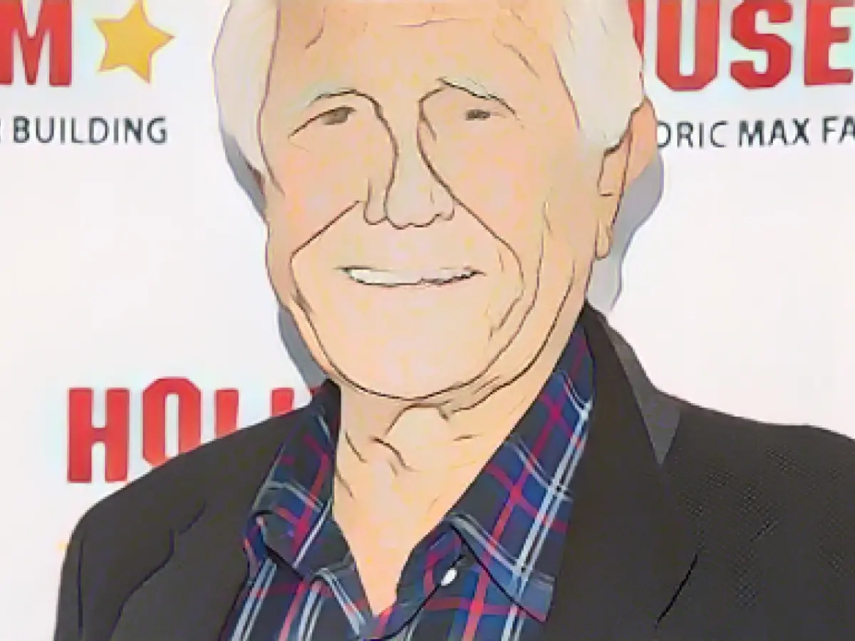 Ex-Bond star back home after fall