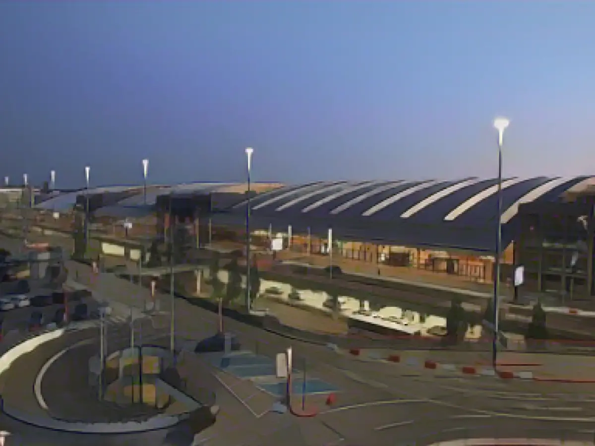 Hamburg Airport expects few visitors over the holidays