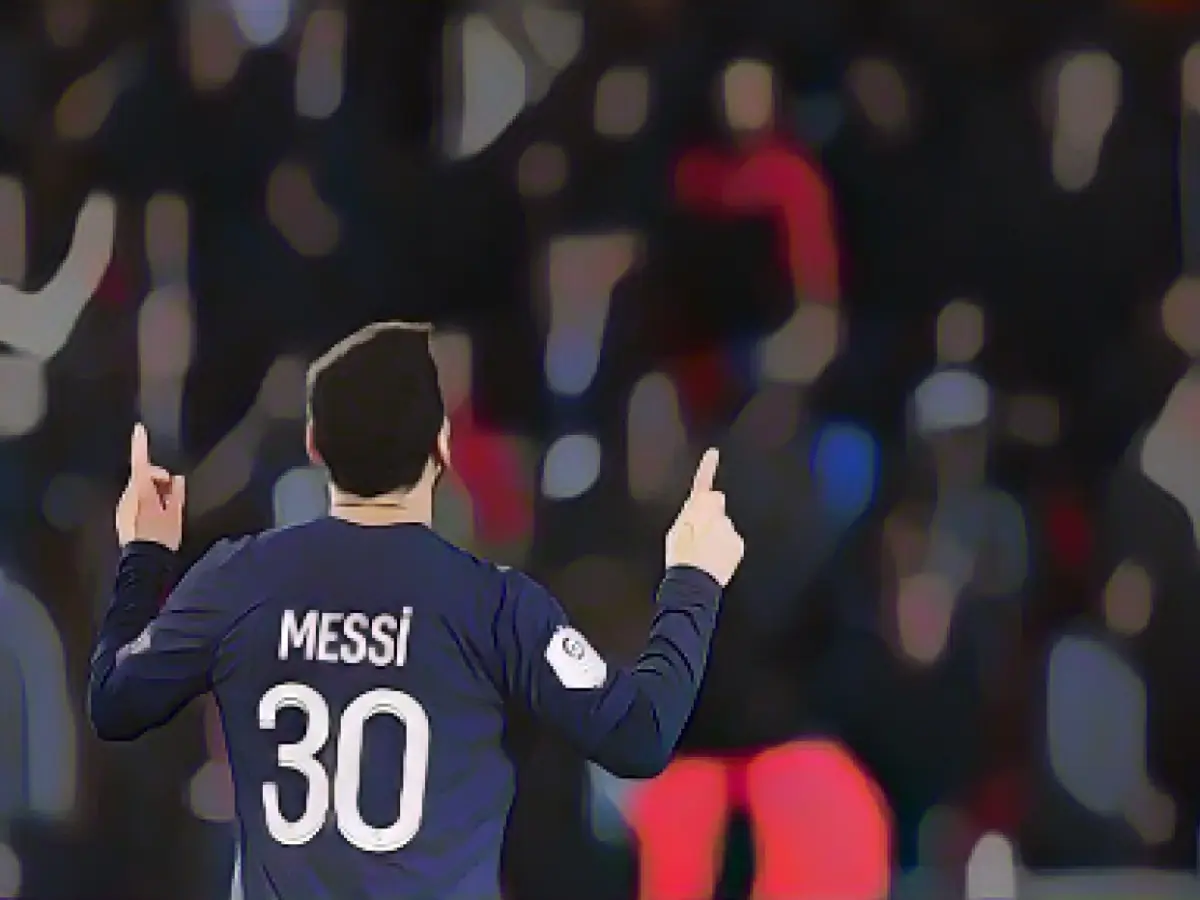 Lionel Messi scores and seals victory for Paris Saint-Germain