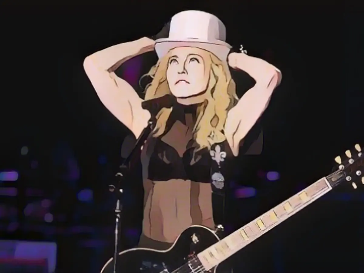 Madonna thanks her lifesavers at concert