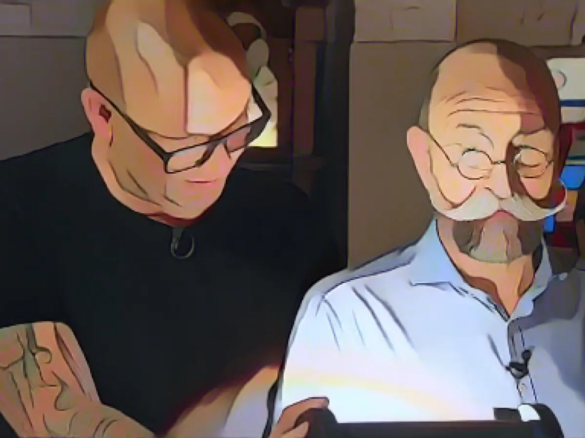 Horst Lichter is amazed: Expert conjures up a rainbow in the "Bares für Rares" studio