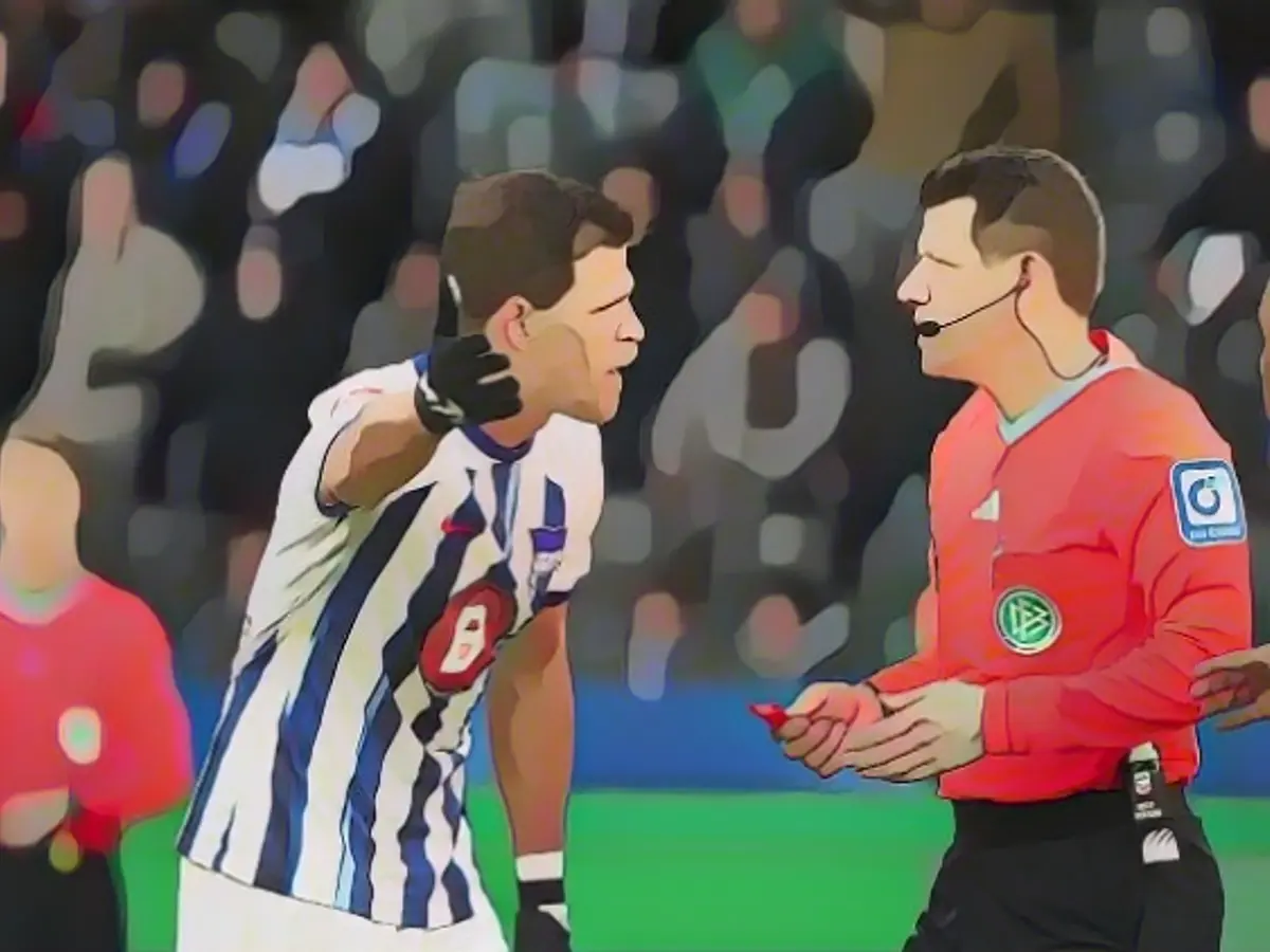 Hertha fan threatens to kill referee Ittrich