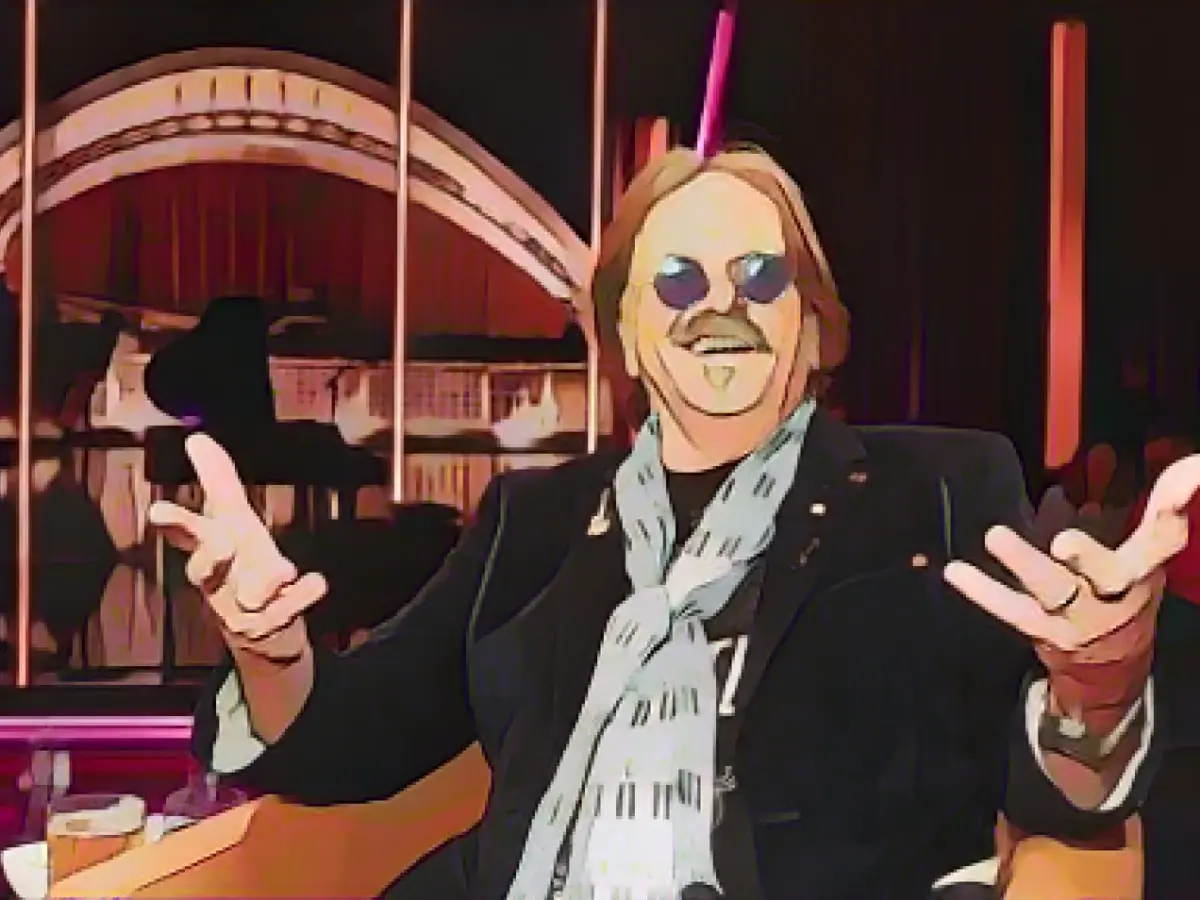 Frank Zander discharged from hospital