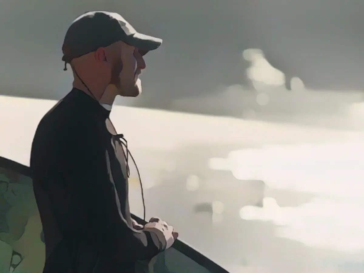 W. Kamau Bell: What it really means to support the military