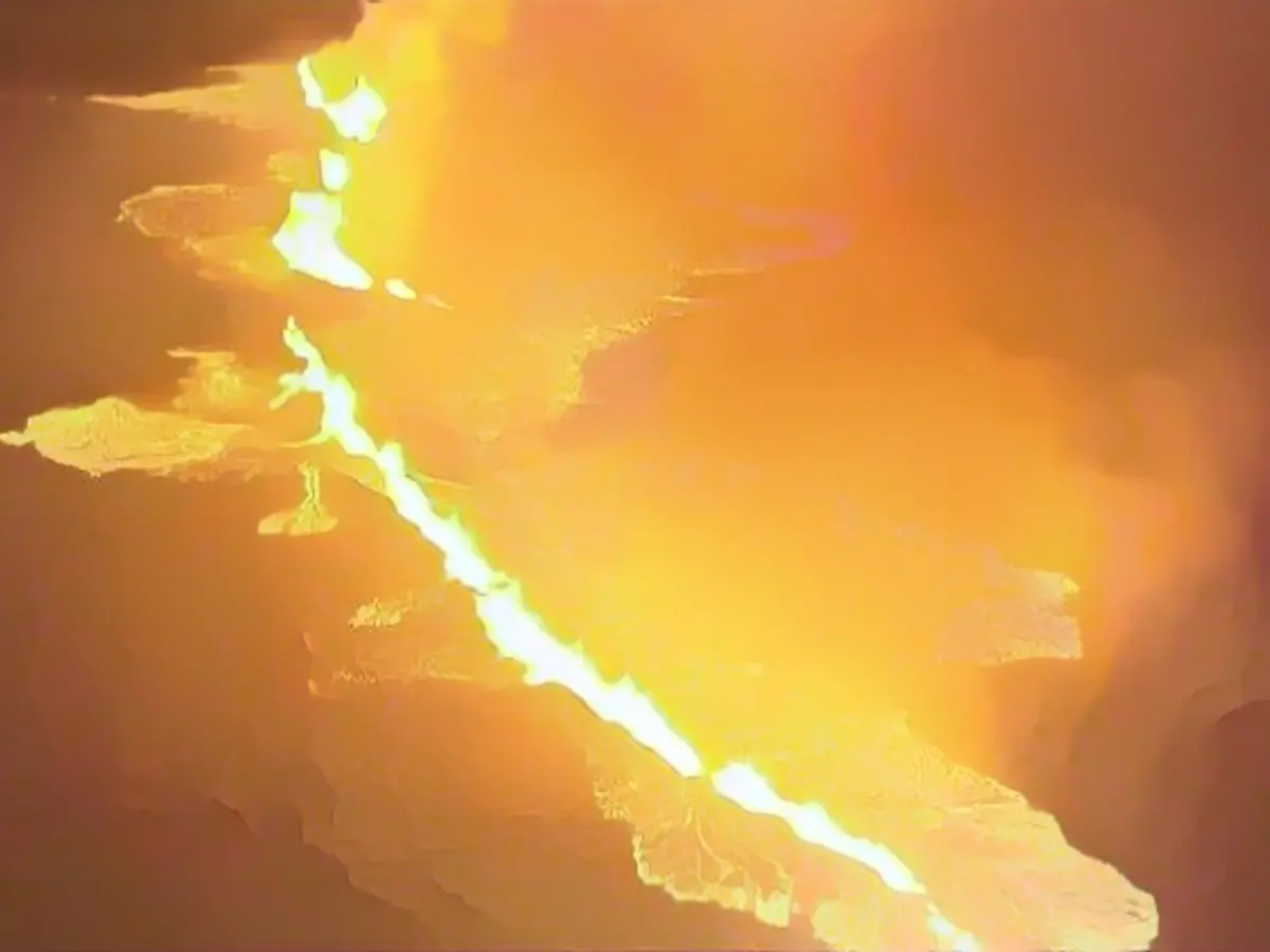 After series of earthquakes: volcanic eruption in Iceland