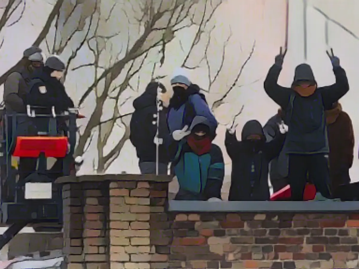 Police clear occupied roof of former print shop