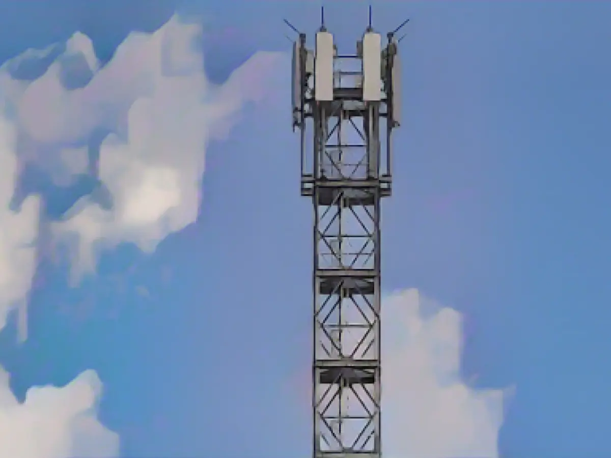 Radio mast to remove white spot for cell phone reception