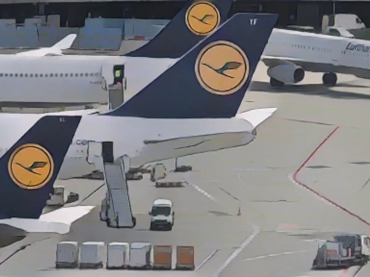 Lufthansa orders small Boeing jets again