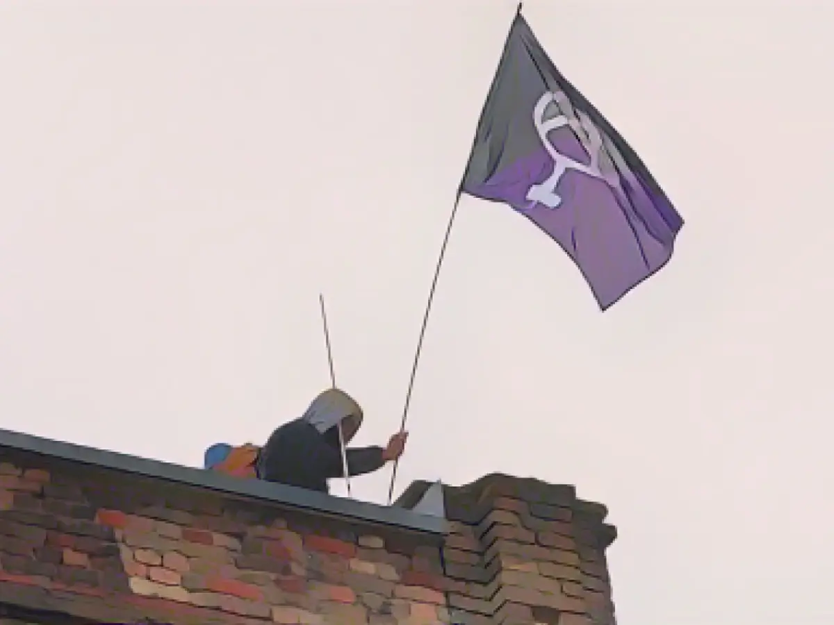 Occupation of print shop building ended with police intervention