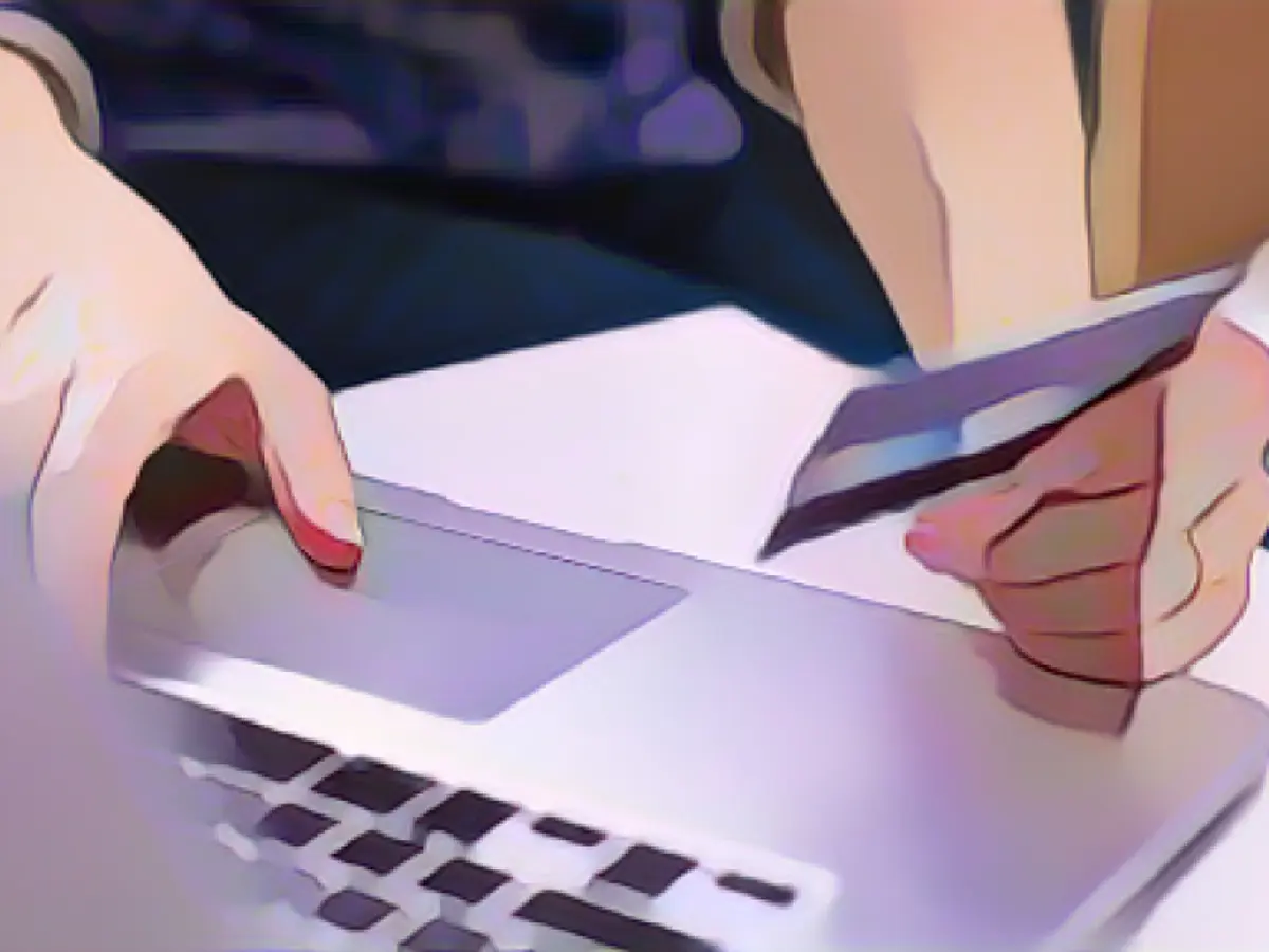 Here’s how to use credit card rewards to spend less on holiday gifts