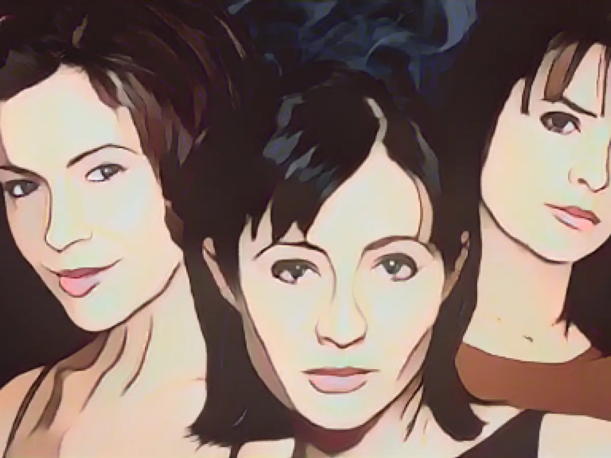 Holly Marie Combs revisits 'Charmed' casting tensions