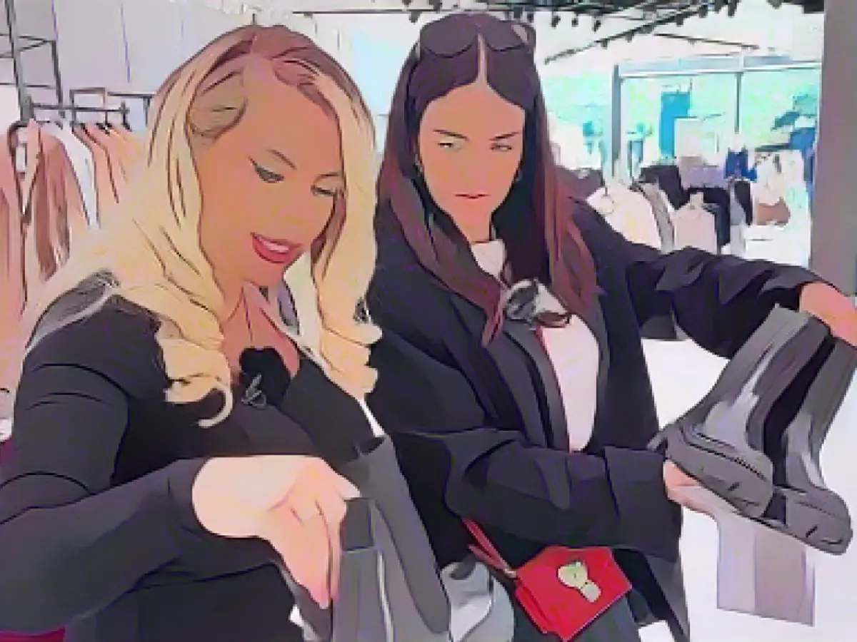 With the kings through the shopping jungle