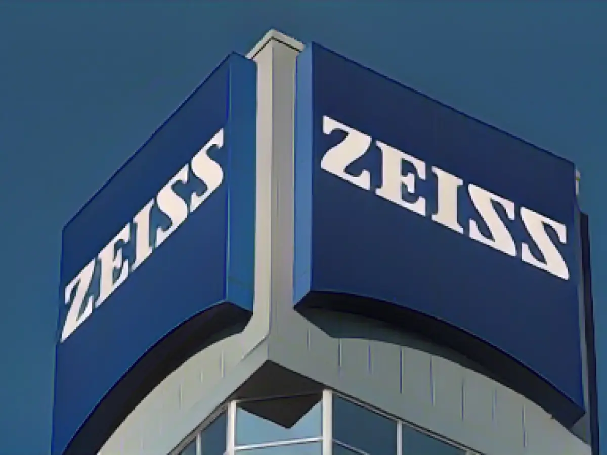 Zeiss reaches the ten billion mark in sales for the first time