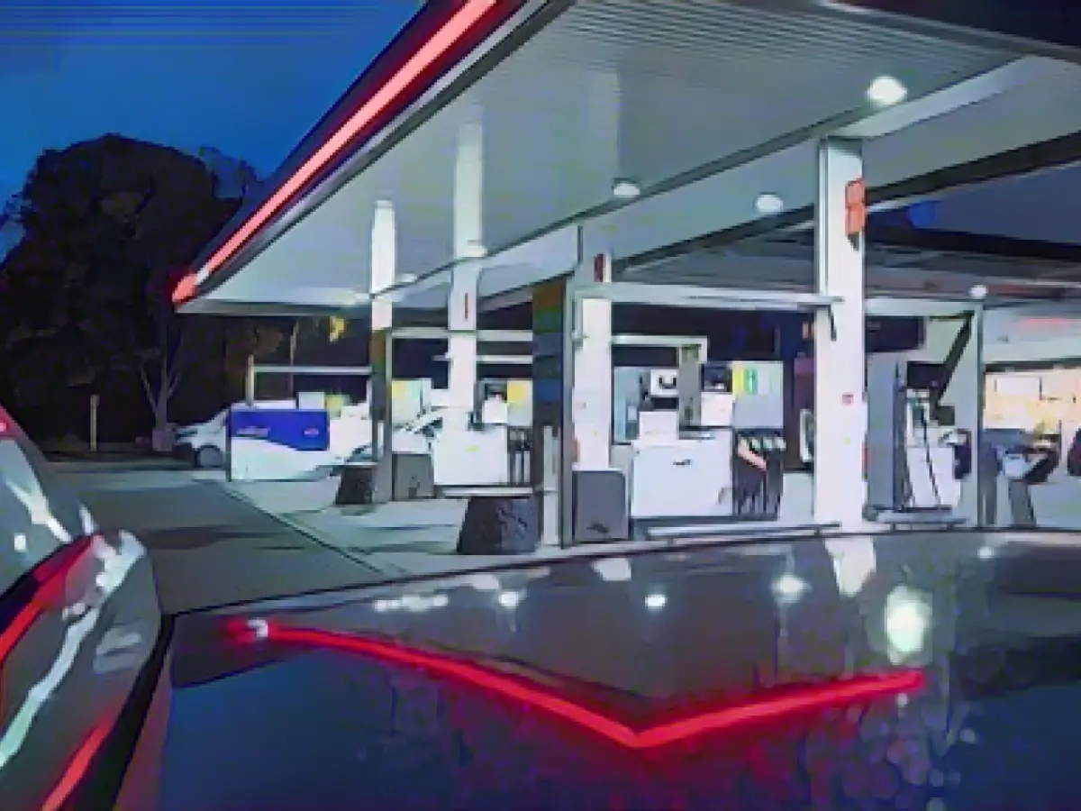 Robbers raid petrol station with a machete