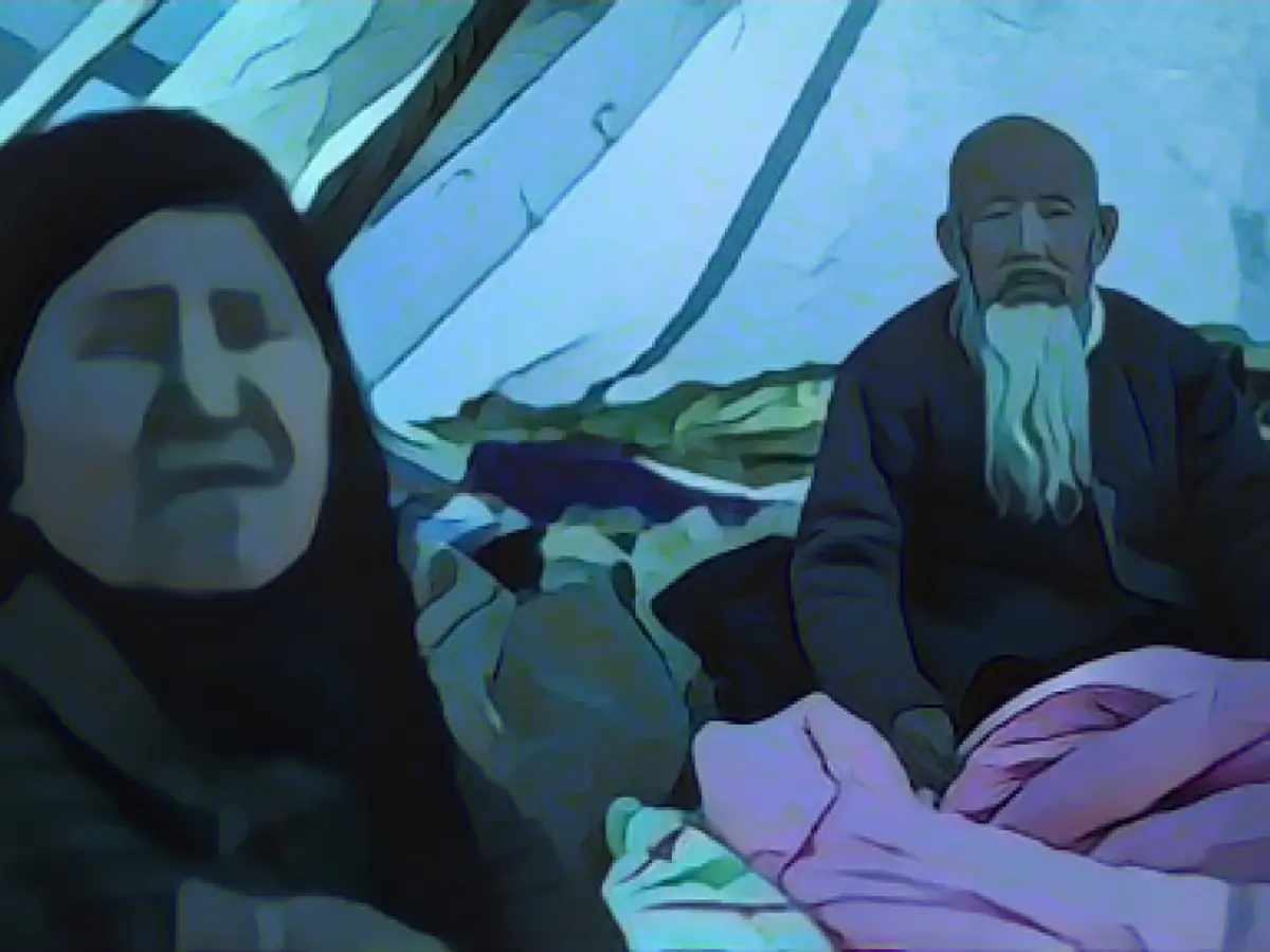 Bitter cold in China's earthquake zone - death toll rises to over 130